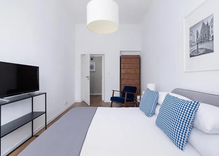 2-Bedroom Apartment With Balcony - Dluga 65 Street